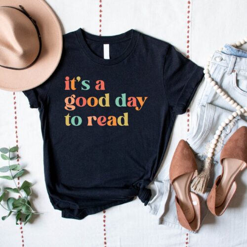 Retro Teacher It's A Good Day To Read School Kindergarten Life Shirt image 0