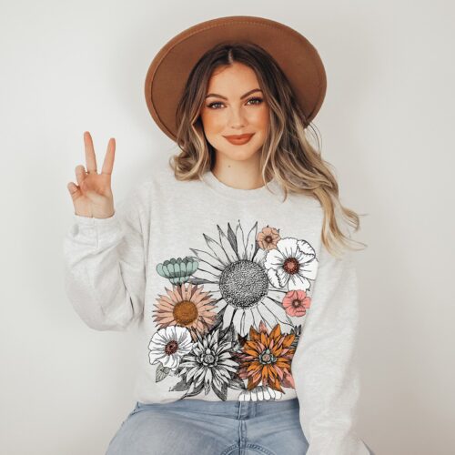 Vintage Botanical Summer Floral Nature Garden Lover Wildflowers Sweatshirt image 0